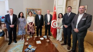تونس تعزز شراكتها مع منظمة الصحة العالمية لتطوير اللقاحات والتكوين والبحث في الصناعات الدوائية