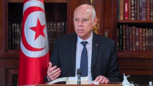 قيس سعيد: "كما دخلت الفرحة بإلغاء المناولة في مجلة الشغل ستدخل الفرحة في كافة القطاعات الأخرى"