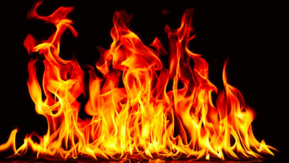 قبلي : تعرض 3 شبان لحروق أثناء تدخلهم لإنقاذ زوجين مسنين نشب حريق بمنزلهما