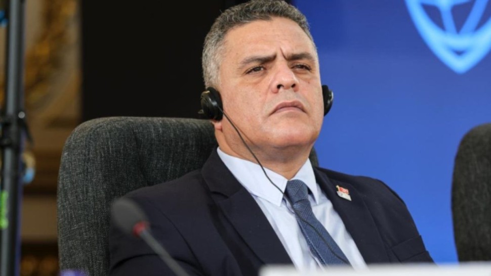 اثر تعرّض تونسي لجريمة ارهابية: وزير الدّاخليّة يؤكّد لنظيره الفرنسي ضرورة حماية الجالية التونسية