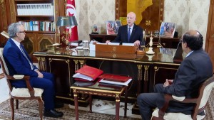 سعيّد: ''من يمارس ضغوطا على العُمّال أو يتحايل على تطبيق القانون لن يبقى خارج المساءلة القانونية''