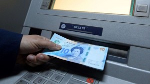 خلال عطلة العيد : البنك المركزي يدعو الى تأمين استمرارية عمليات السحب من الموزعات الآلية