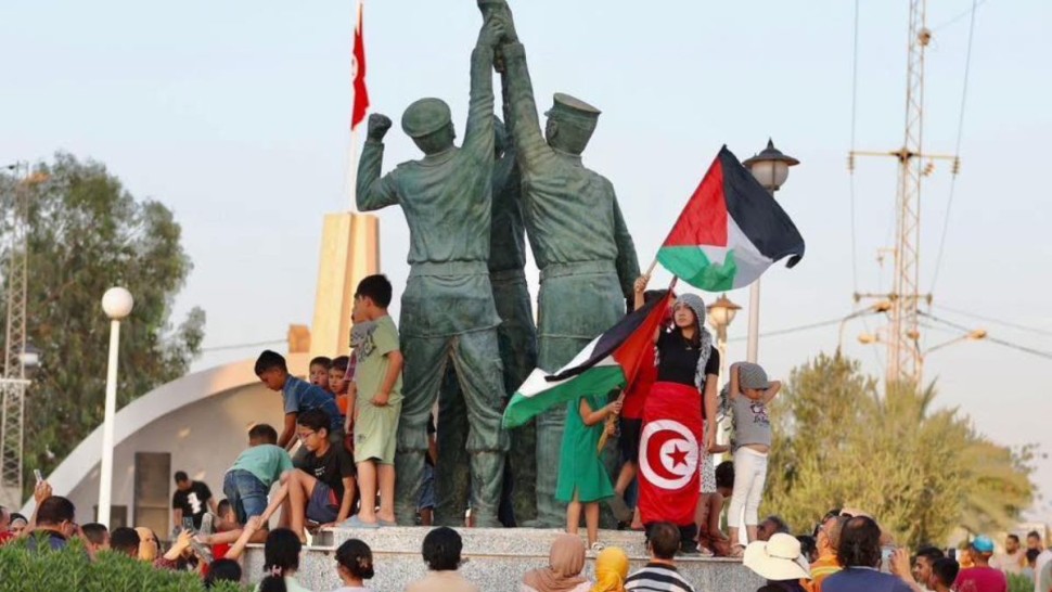 استقبال شعبي بالآلاف لقافلة الصمود في بن قردان