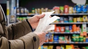 خبير : تدخل الدولة في مراقبة أسعار المواد الغذائية المؤطرة ساهم في تراجع التضخم