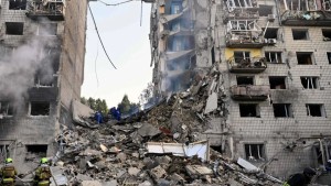 أوكرانيا: مقتل 14 وإصابة 44 في هجوم روسي على كييف