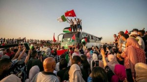 قافلة الصمود تهدد بتنفيذ اعتصام وإضراب جوع إذا لم يتم إطلاق سراح جميع المعتقلين