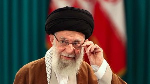 خامنئي: "يجب التعامل بقوّة في مواجهة الكيان الصهيوني.. لن نساوم أبدا"