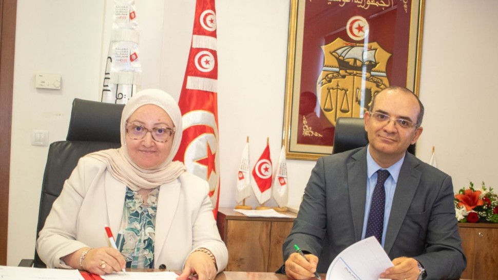 التوقيع على اتفاقية تعاون إطارية بين هيئة الانتخابات والمدرسة الوطنية للإدارة