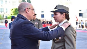 تقليد شارات الرتب والأوسمة بمقرّ وزارة الدفاع الوطني