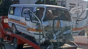 القيروان: وفا شخص واصابة 8 آخرين في اصطدام بين سيارة نقل ريفي وسيارة خفيفة
