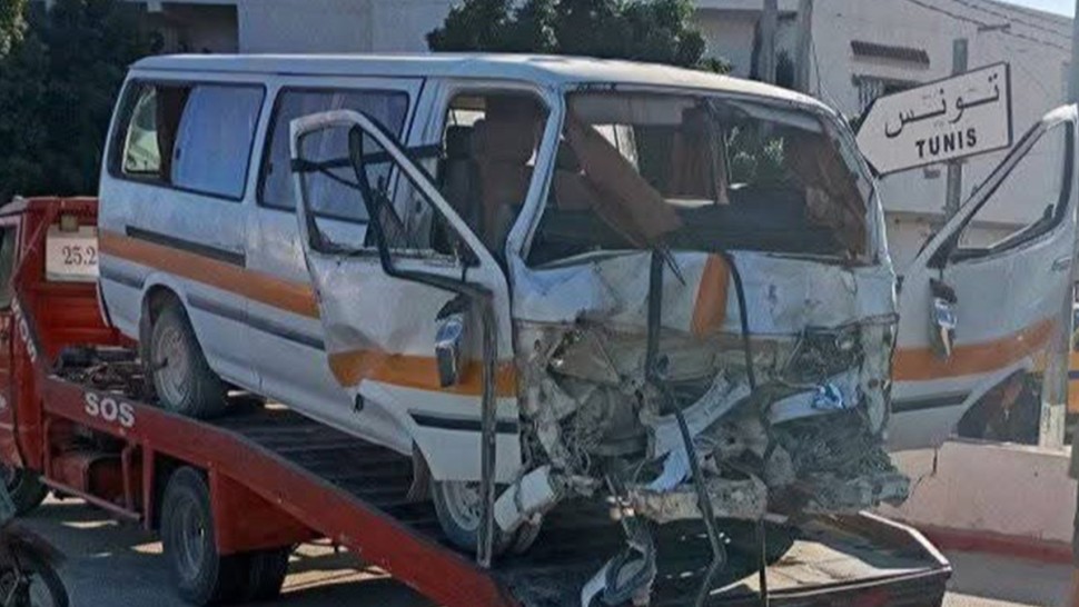 القيروان: وفا شخص واصابة 8 آخرين في اصطدام بين سيارة نقل ريفي وسيارة خفيفة