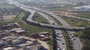 غلق وقتي لجزء من الطريق الرابطة بين منطقتي جبل الجلود ولاكانيا غدا السبت