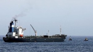 الحوثيون يتبنّون استهداف سفينة في البحر الأحمر