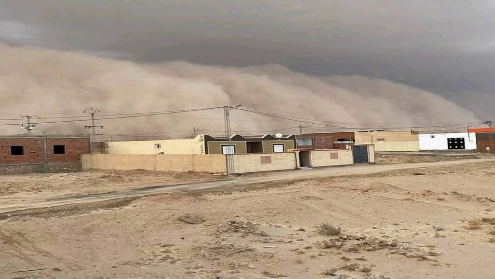 عاصفة رملية بقبلي والإدارة الجهوية للتجهيز تقدم جملة من التوصيات