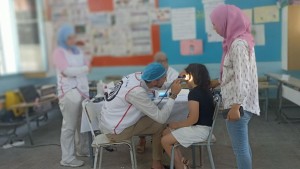 قربة: أكثر من 200 طفل يستفيدون من خدمات قافلة صحية متعددة الاختصاصات