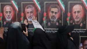 استخبارات إيران تكشف.. إحباط اغتيال 23 مسؤولاً رفيعاً