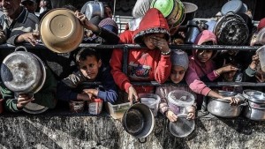 اغلبهم نساء وأطفال: استشهاد 30 فلسطينياً بغارات للاحتلال على مخيم النصيرات