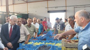 وزير التجارة يوصي بمزيد الضغط  على أسعار الجملة  لتنعكس على مستوى التفصيل