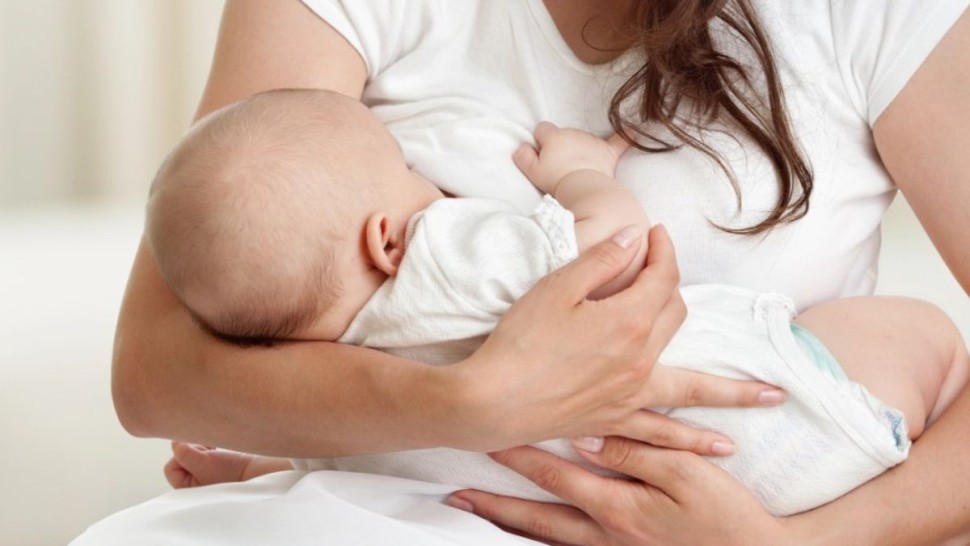 وزارة الصحة تدعو الأمهات إلى الإقبال على الرضاعة الطبيعية