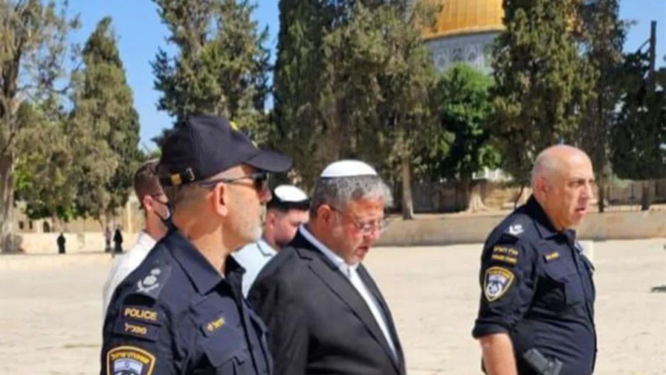 بن غفير من باحة المسجد الأقصى: يجب احتلال قطاع غزة بالكامل