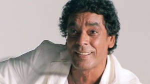 نقل الفنّان المصري محمد منير الى المستشفى