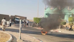 قابس: محتجون يغلقون الطريق بسبب انقطاع المياه