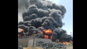 إندونيسيا.. مقتل 3 أشخاص في حريق ببئر نفط غير قانونية