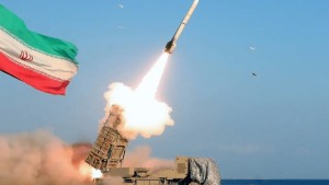 إيران تهدد الاحتلال: سنستخدم صواريخ جديدة في حال تعرضنا لهجوم