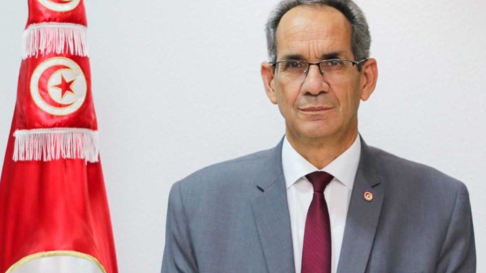 وزير التعليم العالي يفوّض حقّ الامضاء للمديرة العامة للشؤون القانونية والنزاعات بالوزارة