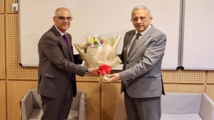 وزير الصحّة يكرّم ممثل منظمة الصحّة العالمية بتونس