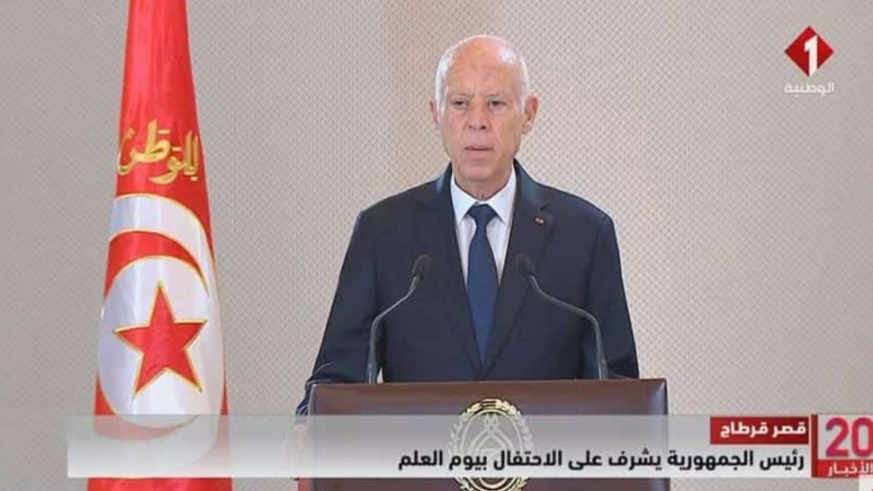 رئيس الجمهورية يشرف على موكب الاحتفال بيوم العلم