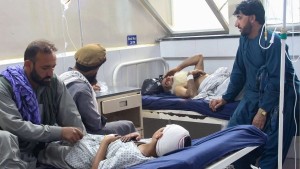أفغانستان :  500 قتيل وألف جريح جراء زلزال بقوّة 6 درجات