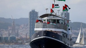 رويترز : أسطول الصمود المتجه لغزة يعود إلى برشلونة بسبب الطقس العاصف