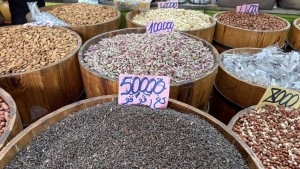 باجة: أسعار الزقوقو بين 50 و 60 دينارا وارتفاع أسعار الفواكه الجافة