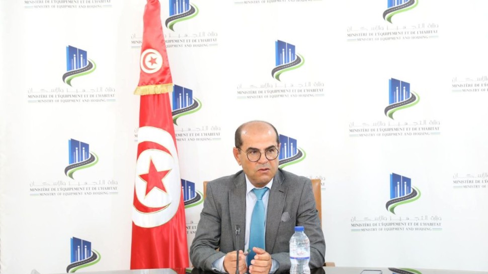 وزير التجهيز يوصي بمزيد تطوير بوابة الخدمات على الخطّ