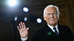 وفاة مصمم الأزياء الإيطالي جورجيو أرماني عن 91 عاما