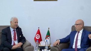 وزير التجارة يتباحث مع نظيره الجزائري السبل الكفيلة لتذليل العراقيل أمام انسياب السلع في الاتجاهين