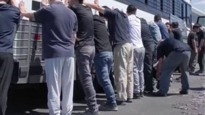 كوريا الجنوبية تتعهد بالرد بعد توقيف مئات من مواطنيها في أميركا