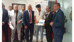 وزير التجهيز يسلم 29 مسكنا اجتماعيا فرديا لمنظوري مؤسسة فداء بولاية سيدي بوزيد