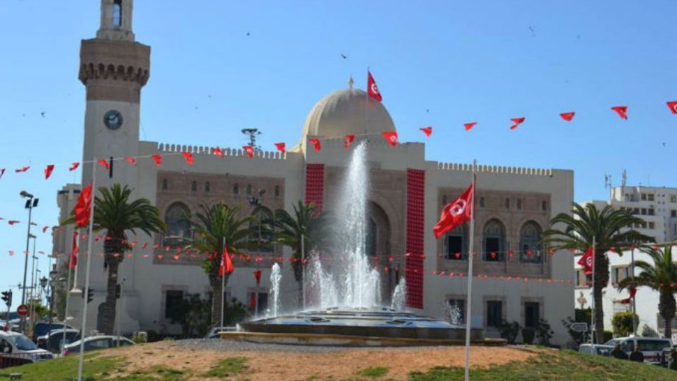 بلدية صفاقس تنمع استغلال الأرصفة دون ترخيص وتتوعد المخالفين