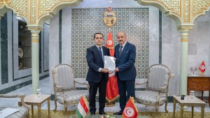 وزير الخارجية يتسلّم نسخة من أوراق اعتماد السفير الجديد لطاجيكستان بتونس