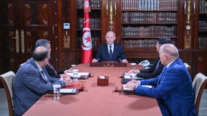 رئيس الجمهورية يدعو الى العمل دون انقطاع لتفكيك كل شبكات المضاربة و الاحتكار
