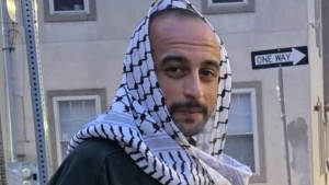 شرطة الاحتلال تعتدي بالعنف الشديد على المختطف مهاب السنوسي