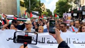 العاصمة : مسيرة وطنية تطالب بتجريم التطبيع و اطلاق سراح مختطفي أسطول الصمود