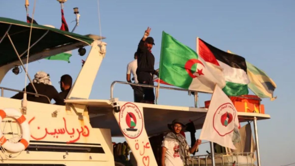 طائرة تركية ترحل نشطاء من أسطول الصمود المختطفين