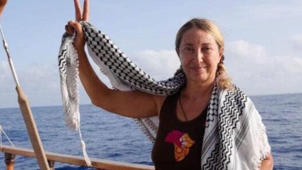الاحتلال يمدّد اعتقال ناشطة اسبانية بأسطول الصمود بتهمة عضّ سجّانة