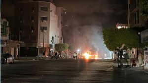 قابس : محتجّون يشعلون العجلات المطاطية ويقطعون طرقات
