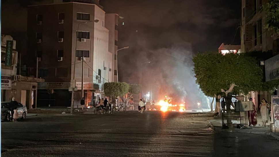 قابس : محتجّون يشعلون العجلات المطاطية ويقطعون طرقات