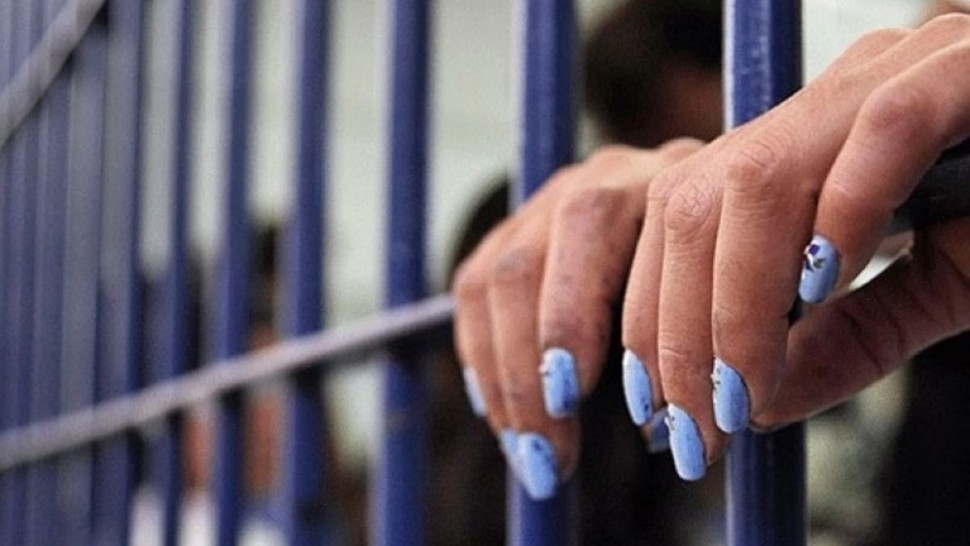 قمرت: 10 سنوات سجنا لفتاتين تخصصتا في ترويج المخدرات بالملاهي الليلية