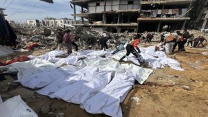 غزة: دفن جثامين عشرات الشهداء الأسرى في مقبرة جماعية بدير البلح
